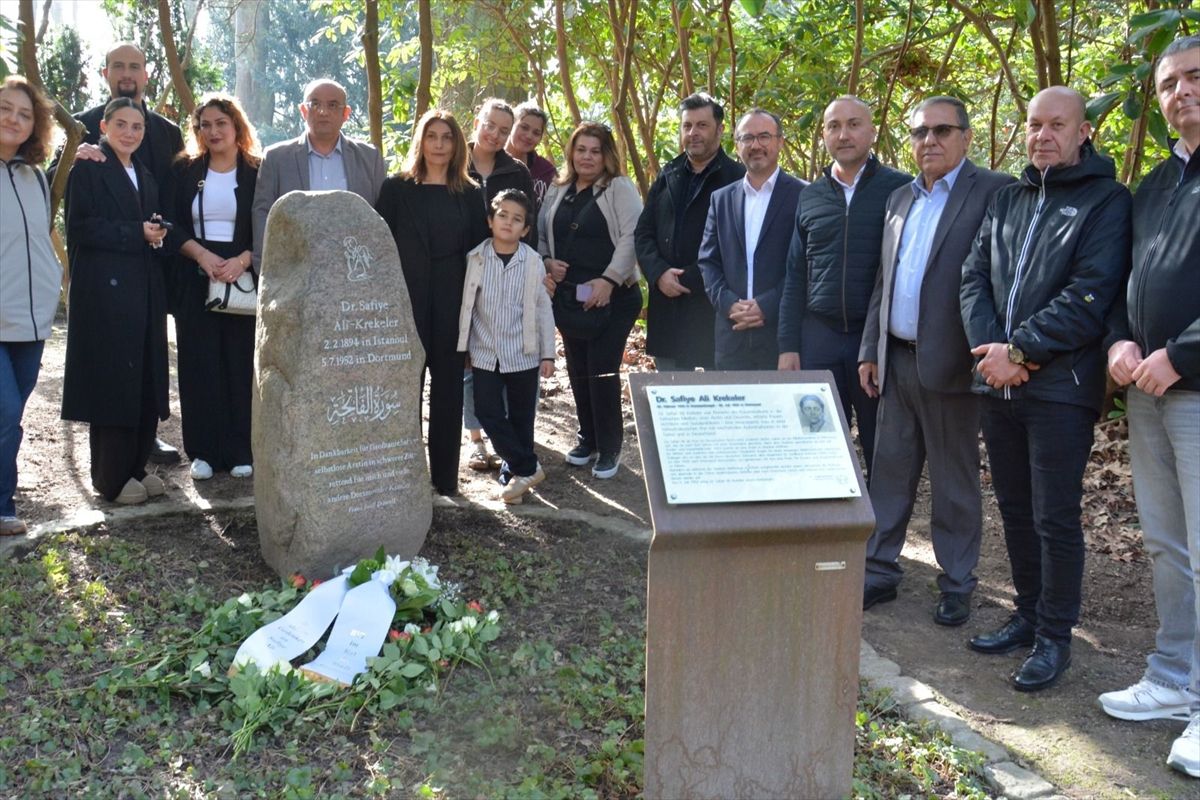 Türkiye'nin ilk kadın doktoru Safiye Ali'nin Almanya'daki mezarı ziyaret edildi