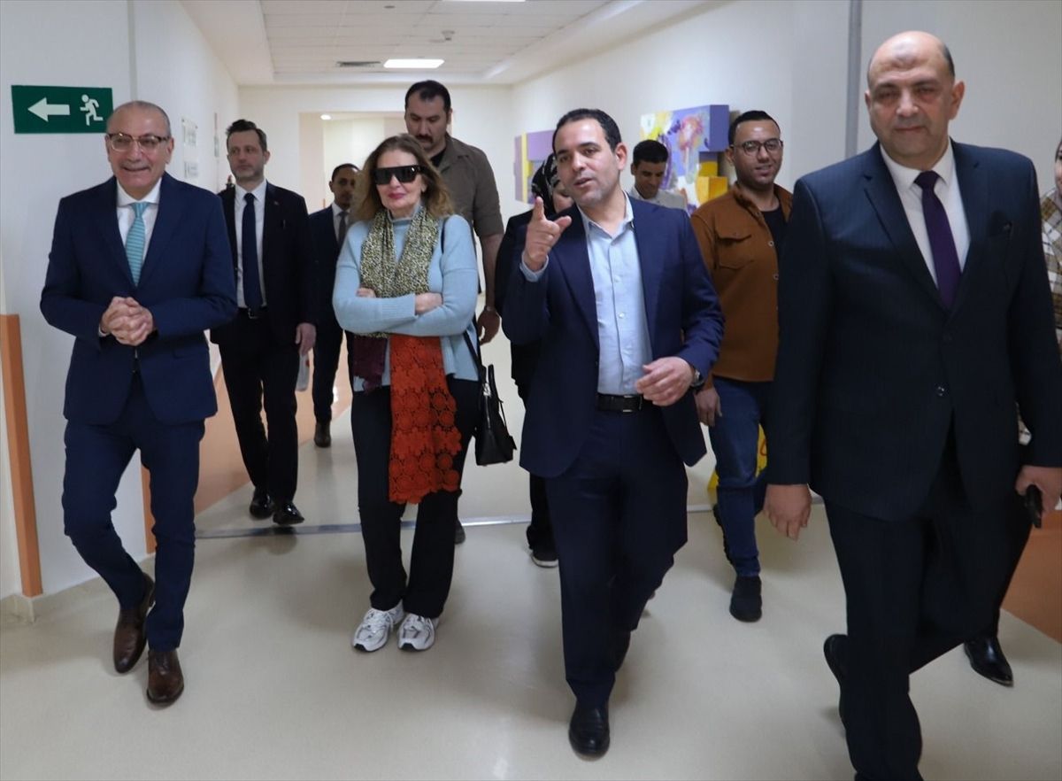 Türkiye'nin Kahire Büyükelçisi Şen, Mısır'da tedavi gören Filistinli ve Mısırlı çocukları ziyaret etti