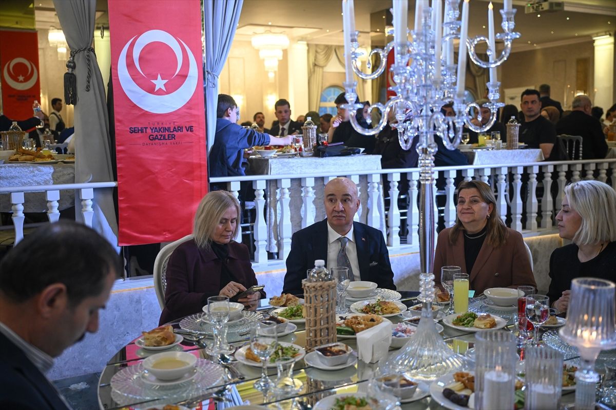Türkiye Şehit Yakınları ve Gaziler Dayanışma Vakfınca iftar programı düzenlendi