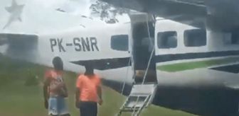 Uçak indikten saniyeler sonra pilot ve yardımcı pilot pistte vurularak öldürüldü