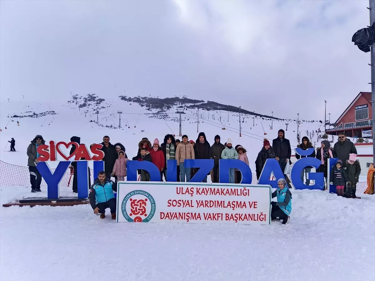 Ulaş'tan 27 öğrenci Yıldız Dağı Kış Sporları Turizm Merkezi'nde eğlendi