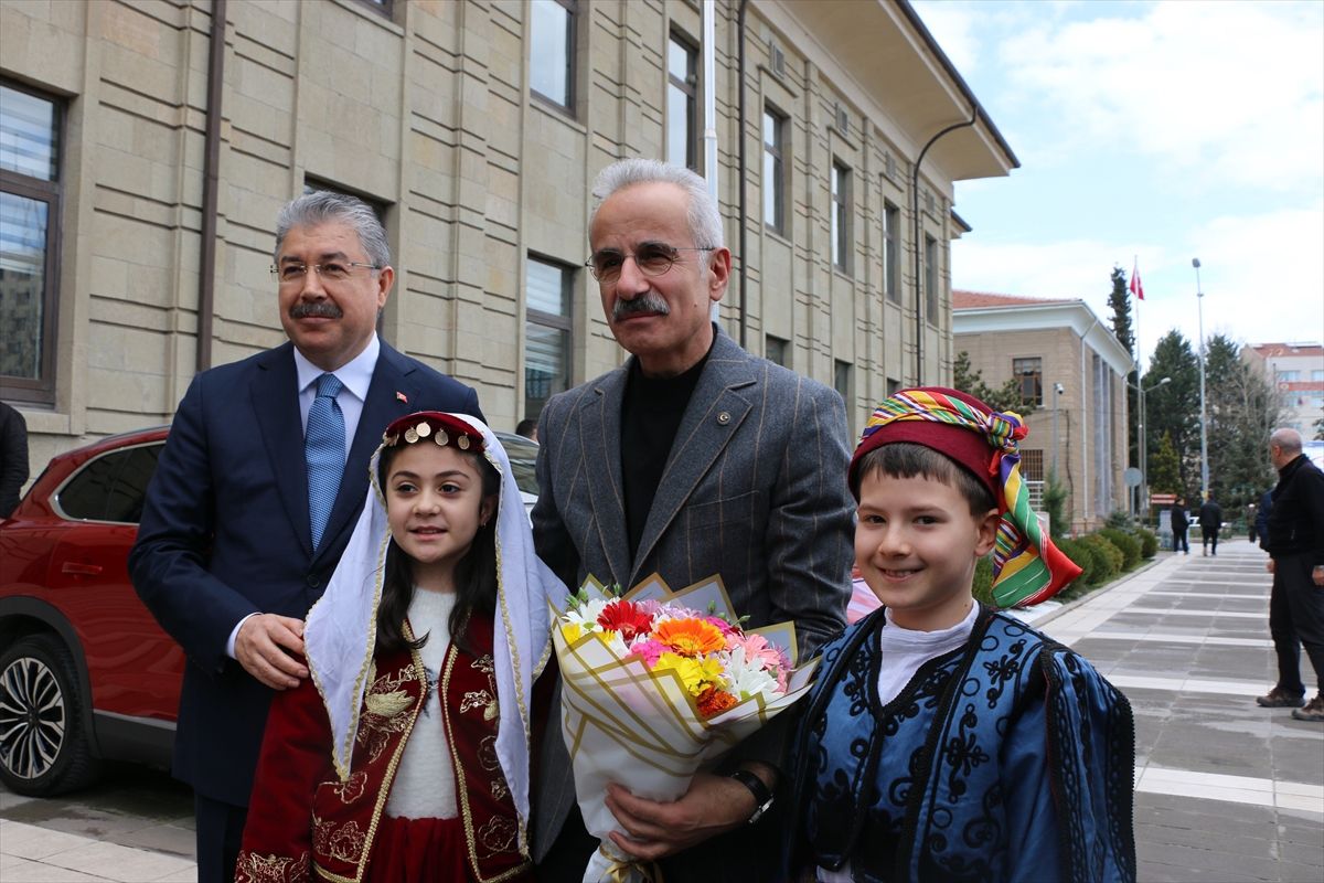 Ulaştırma ve Altyapı Bakanı Uraloğlu, Eskişehir'in Mihalgazi ilçesinde konuştu Açıklaması