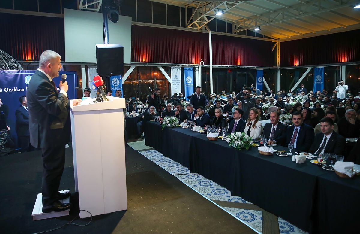 Ülkü Ocakları, İzmir'de 'Şehadetin Sofrası Ülkücü Şehitler Hatıra İftarı'nda buluştu