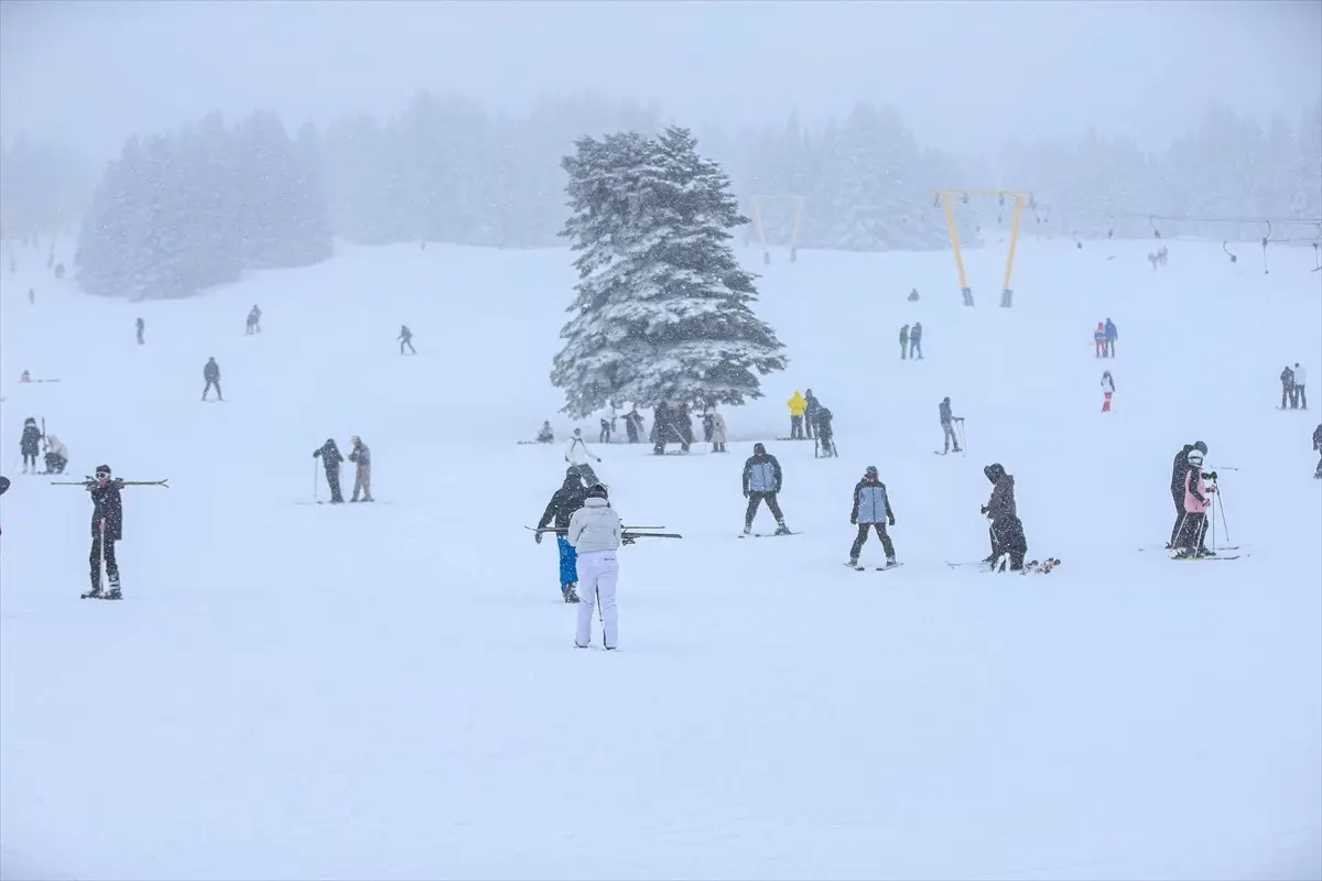 Uludağ'da kar etkili oluyor