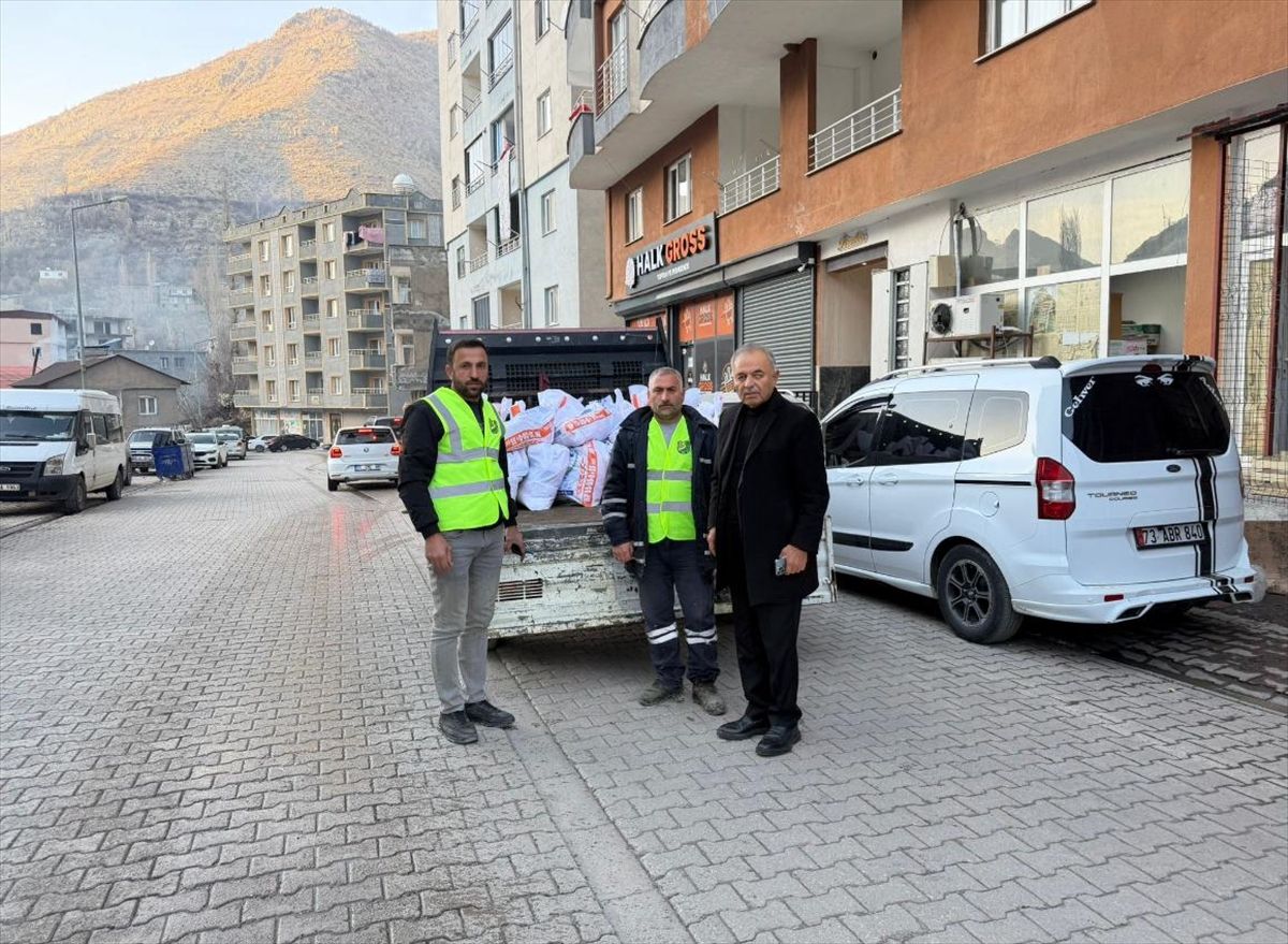 Uludere'de ailelere yardım