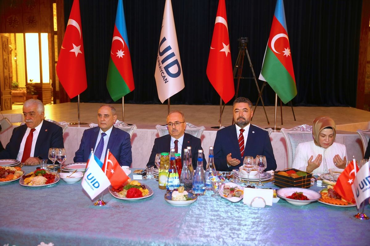 Uluslararası Demokratlar Birliği, Bakü'de iftar programı düzenledi