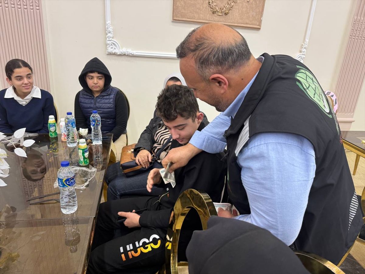 Umut Kervanı İnsani Yardım Vakfı Kahire'de Gazzeli yaralılar için iftar verdi