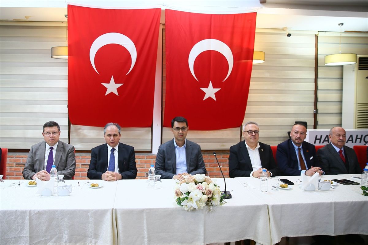 Uşak Valisi Kartal, il protokolüyle bayramlaştı