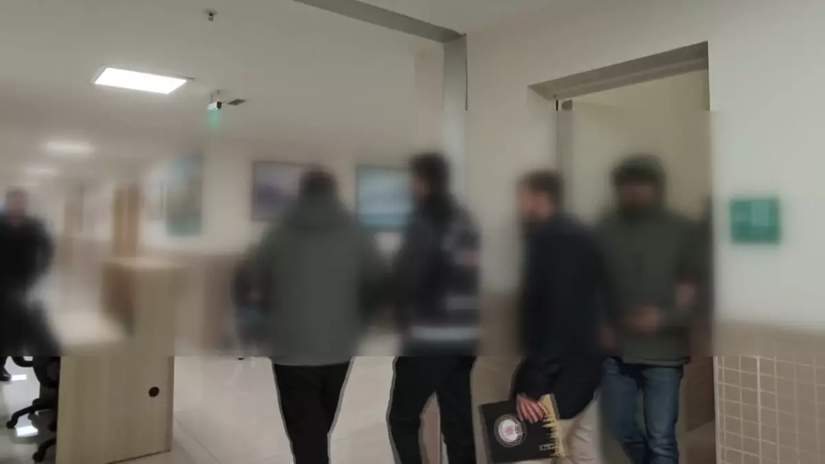 Üsküdar Devlet Hastanesi'nde Rüşvet İddialarıyla İlgili Gözaltına Alınan Doktorlar Adliyeye Sevk Edildi