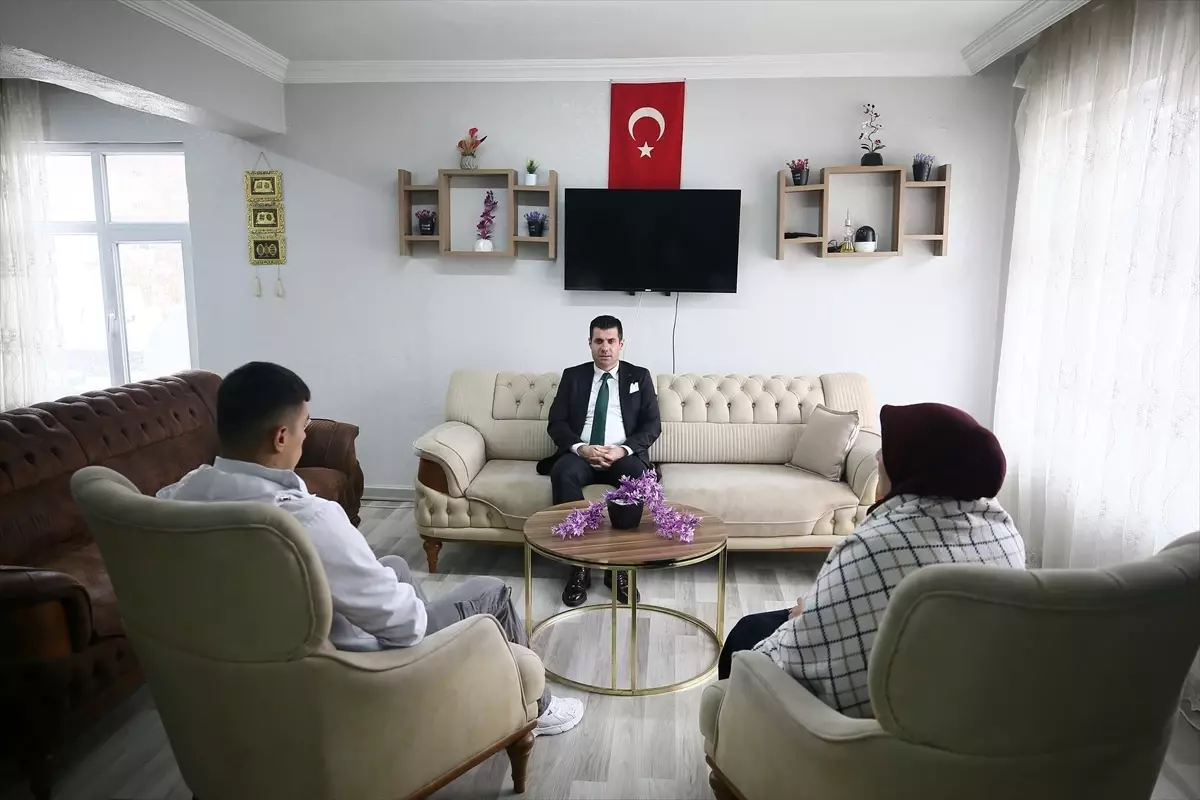 Uyuşturucu bağımlılığından kurtulan otizmli genç, hayata yeni bir adım attı