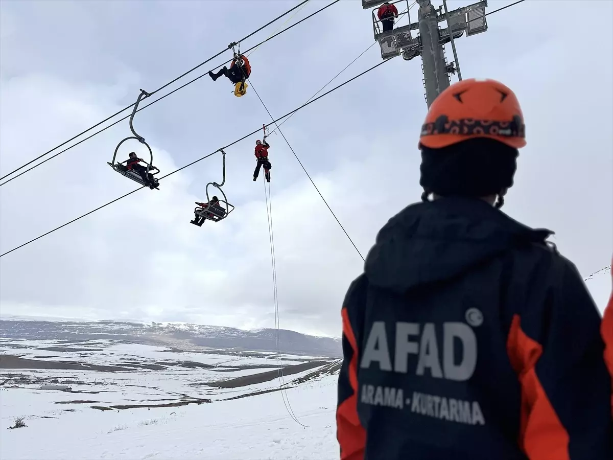 Van'da Abalı Kayak Merkezi'nde çığ tatbikatı yapıldı