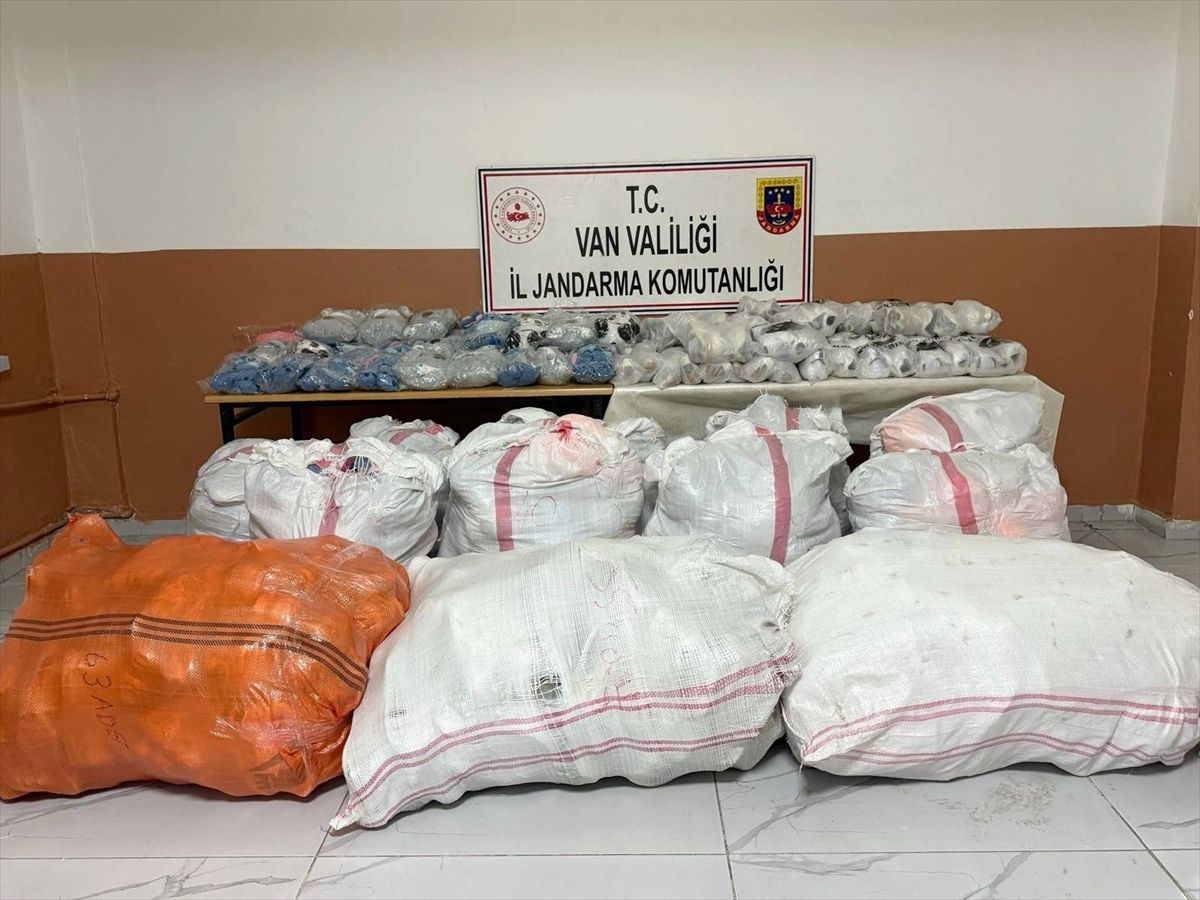 Van'da gümrük kaçağı eşya ele geçirildi