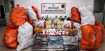 Van'da gümrük kaçağı eşya ve gıda ele geçildi