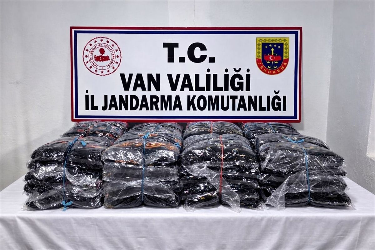 Van'da gümrük kaçağı malzemeler ele geçirildi