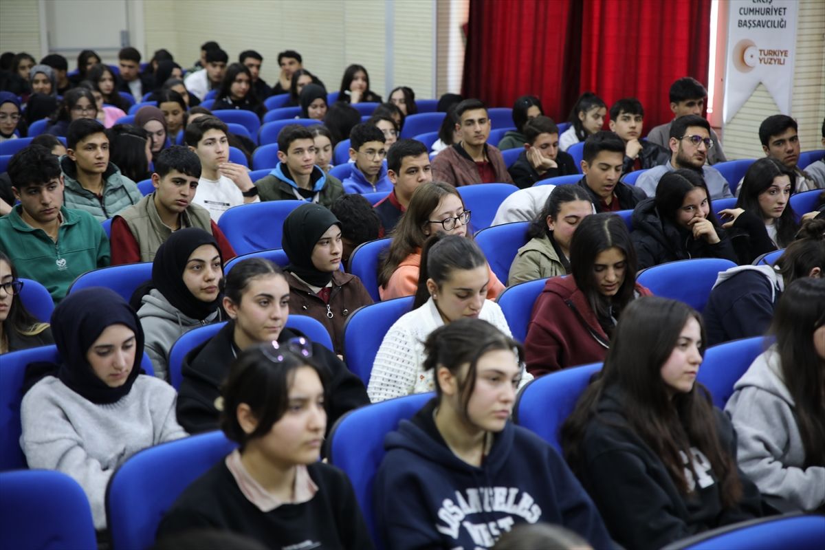 Van'da öğrenciler, "IBAN dolandırıcılığı" konusunda bilgilendirildi