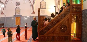 Van'da tarihin izlerini taşıyan cami öğrencileri ağırlıyor