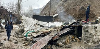 Van'da toprak kayması sonucu çöken tandır evinin enkazında kalan 2 kişi yaralandı