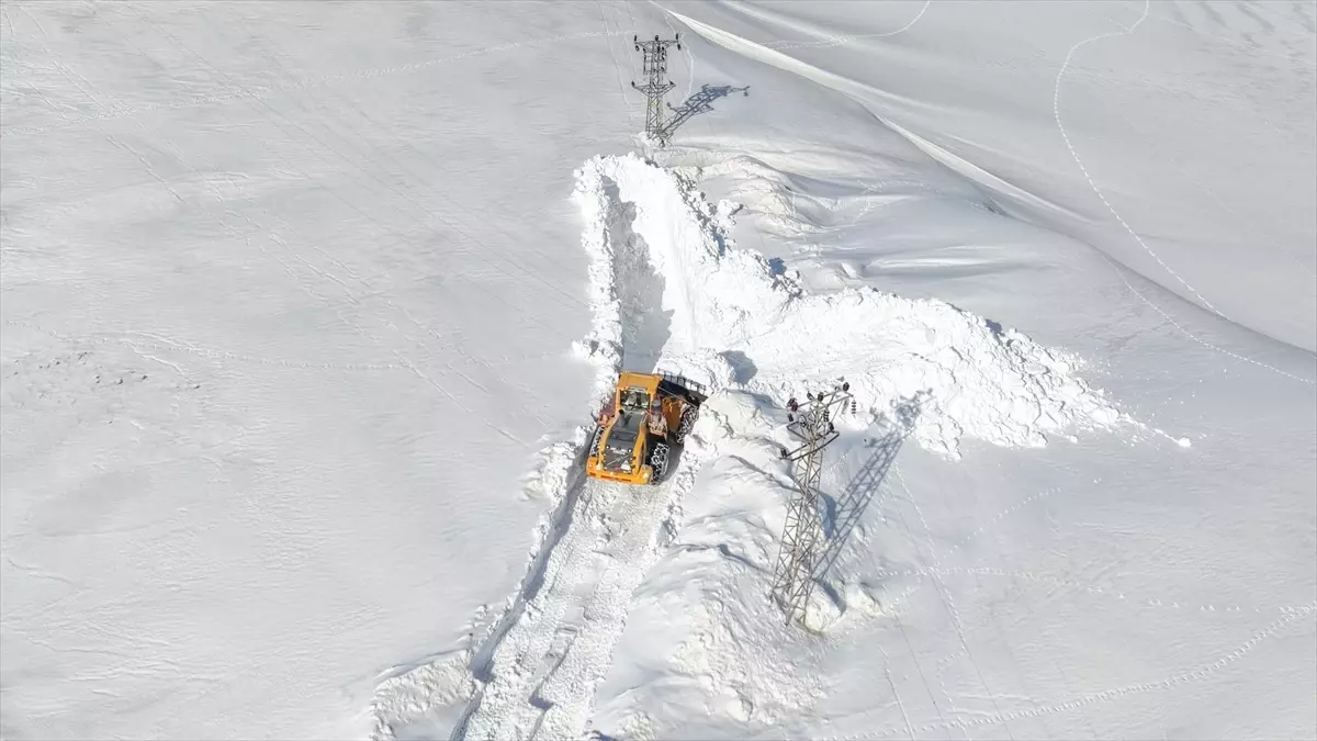 Van, Hakkari ve Bitlis'te kar ulaşımı aksattı