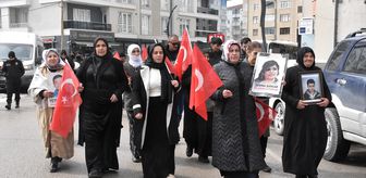 Vanlı aileler DEM Parti binası önündeki 'evlat nöbeti'ni sürdürdü