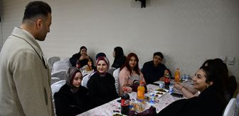 Vezirköprü'de protokol üyeleri gençlerle bir araya geldi