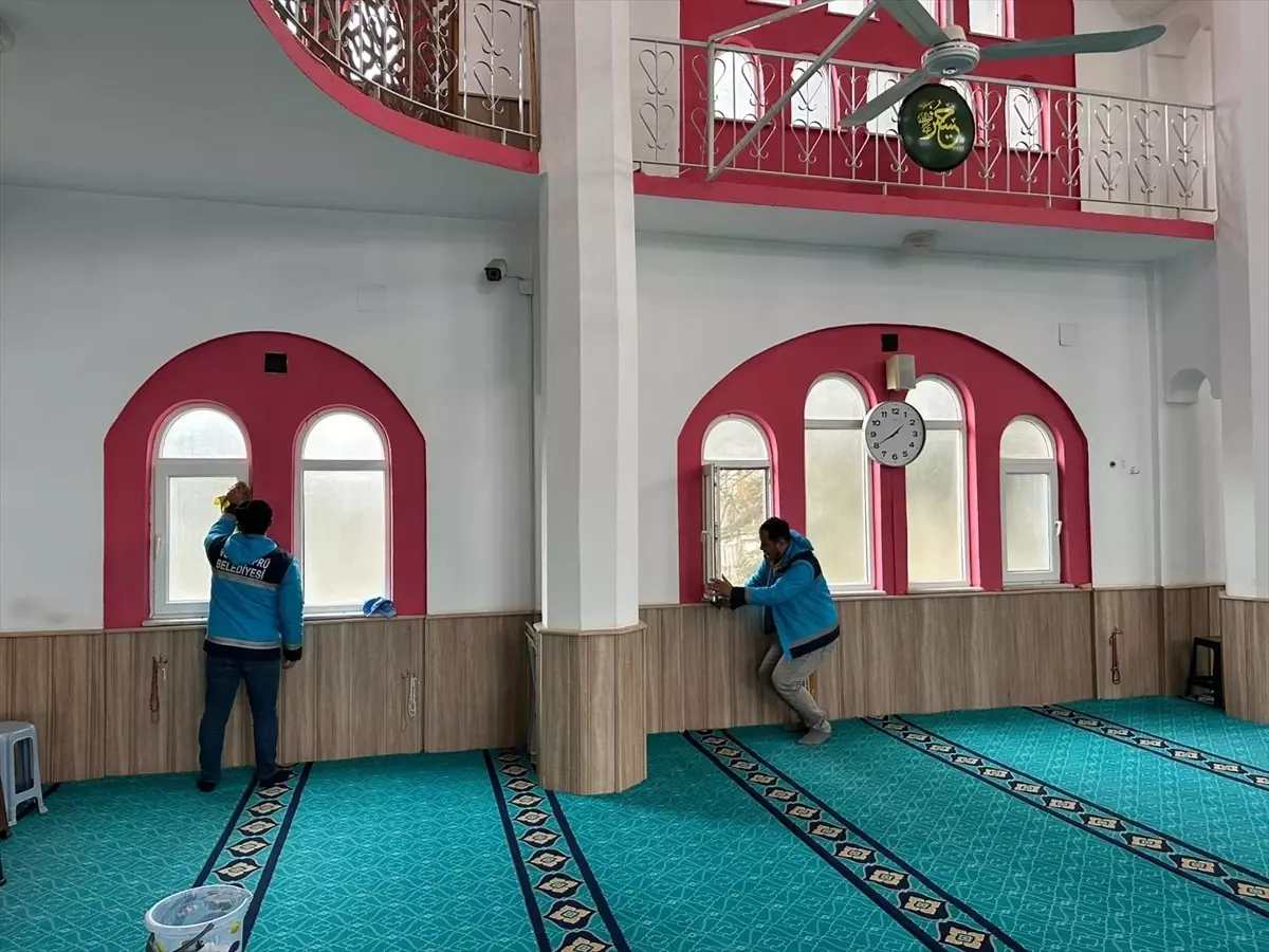 Vezirköprü'de ramazan öncesi camilerde temizlik çalışması yapıldı