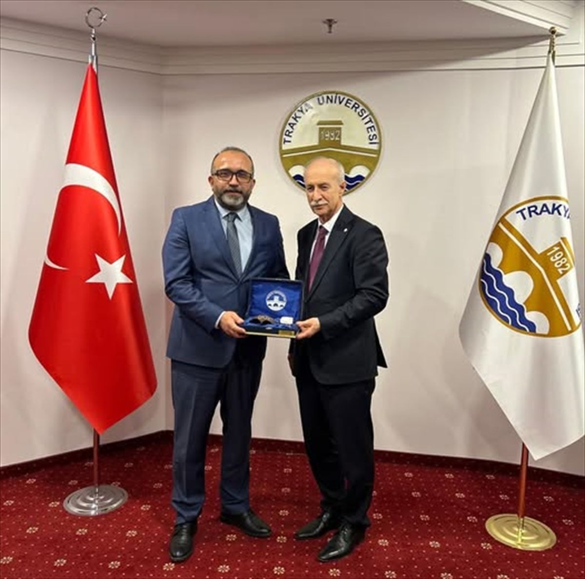 VGM Vakıf Hizmetleri Daire Başkanı Güneren'den Rektör Hatipler'e ziyaret