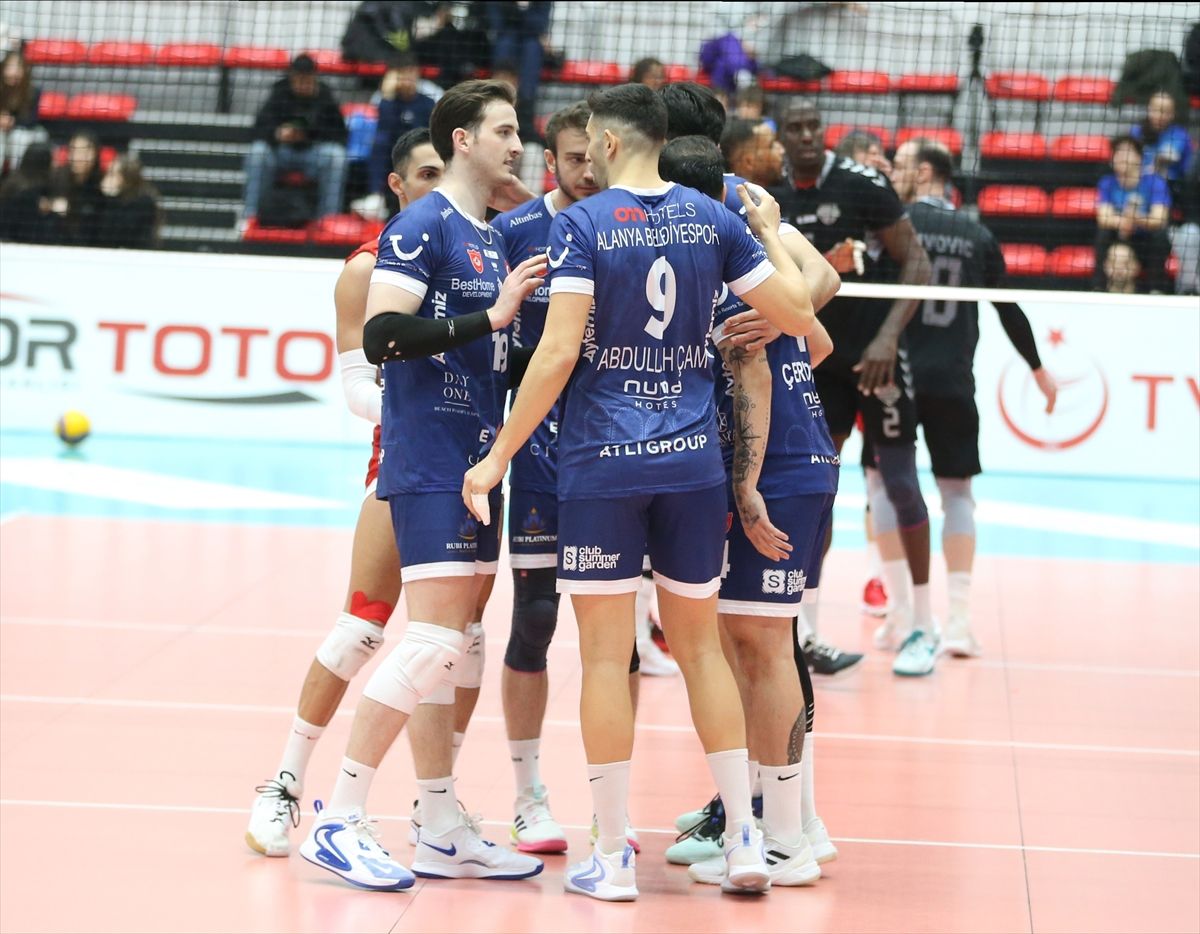 Voleybol: SMS Grup Efeler Ligi