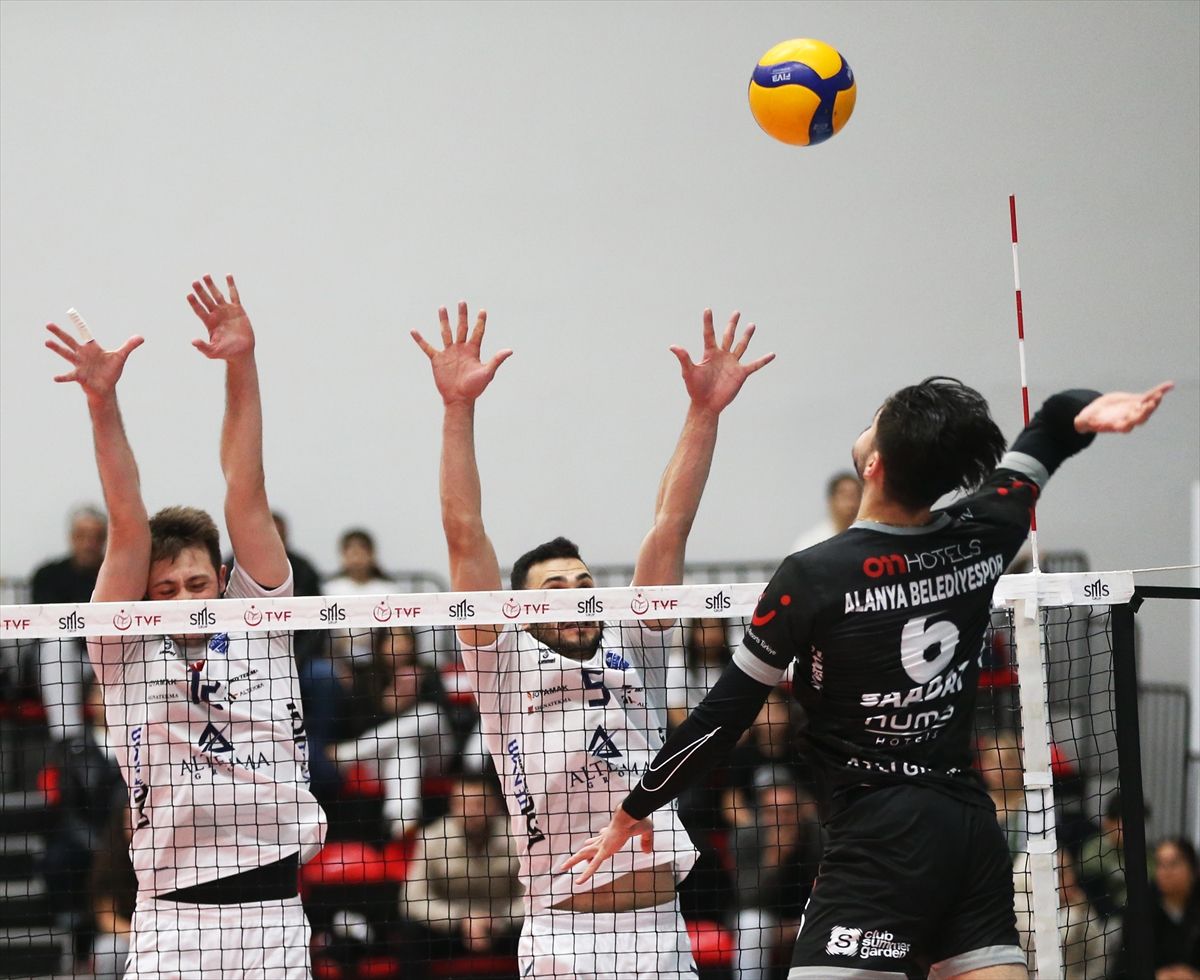 Voleybol: SMS Grup Efeler Ligi