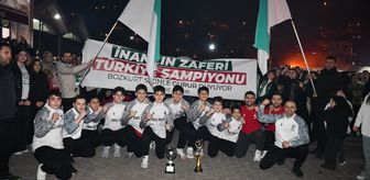 Voleybolda Türkiye şampiyonu olan öğrenciler Bozkurt ilçesinde coşkuyla karşılandı