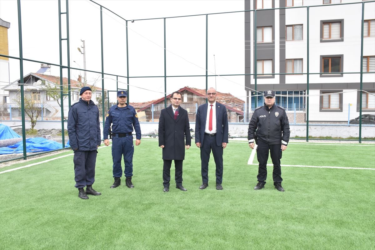 Yakakent'te spor yatırımları yerinde incelendi