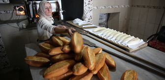 Yaylanın dumanı tüten tek fırınında ekmekler kadın ustadan