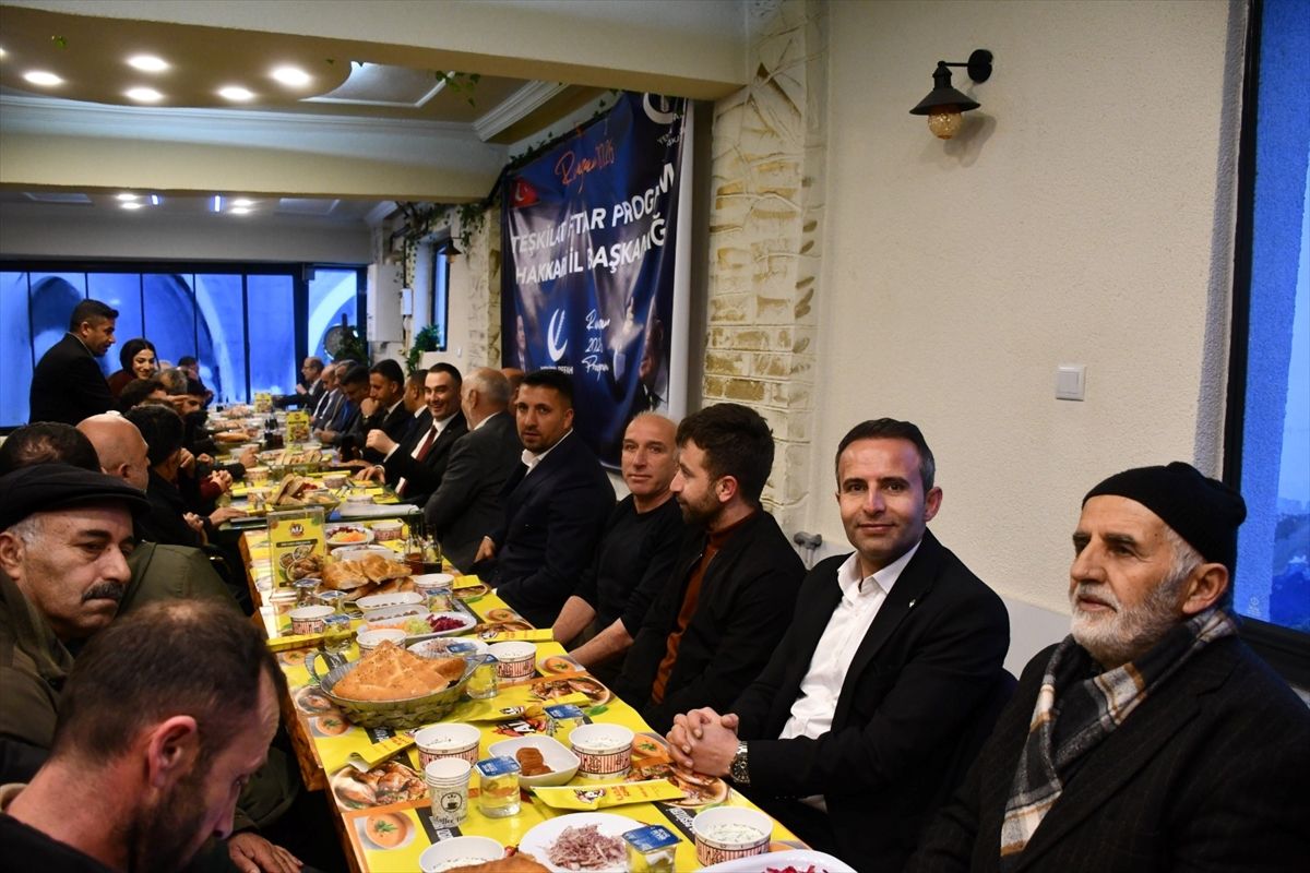 Yeniden Refah Partisi Genel Başkan Yardımcısı Gezgin Hakkari'de iftar programına katıldı