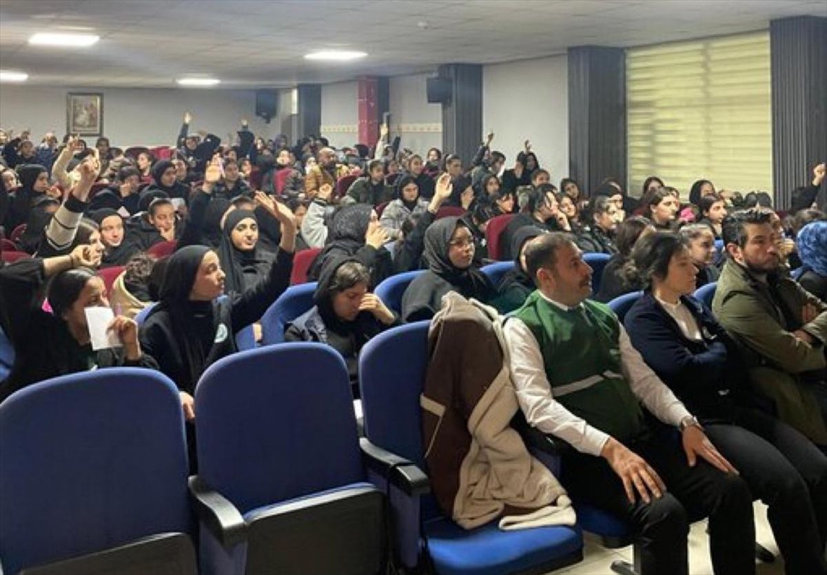 Yeşilay Şanlıurfa Şubesi'nden öğrencilere bağımlılıkla mücadele eğitimi