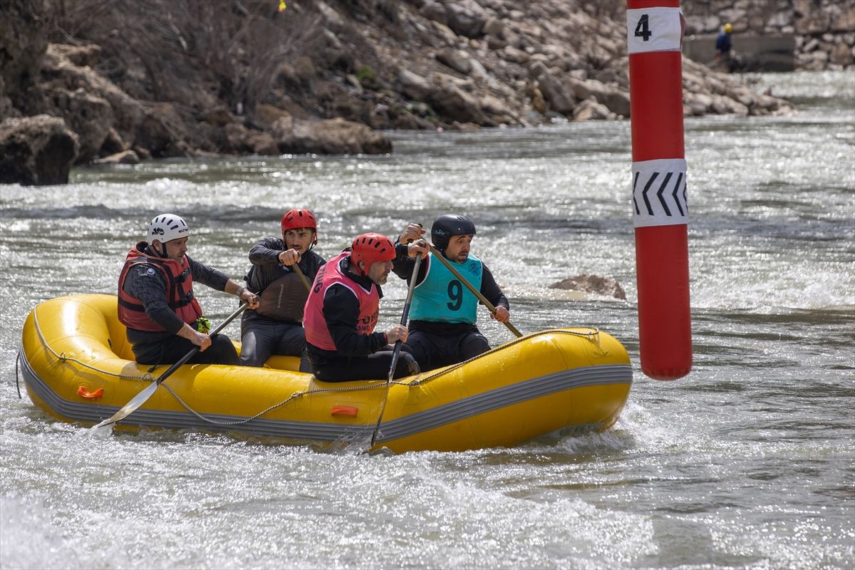 Yeşilay Türkiye Rafting Şampiyonası 1. Ayak Yarışları Tunceli'de başladı