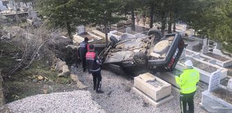 Yozgat'ta devrilen otomobildeki 2 kişi yaralandı