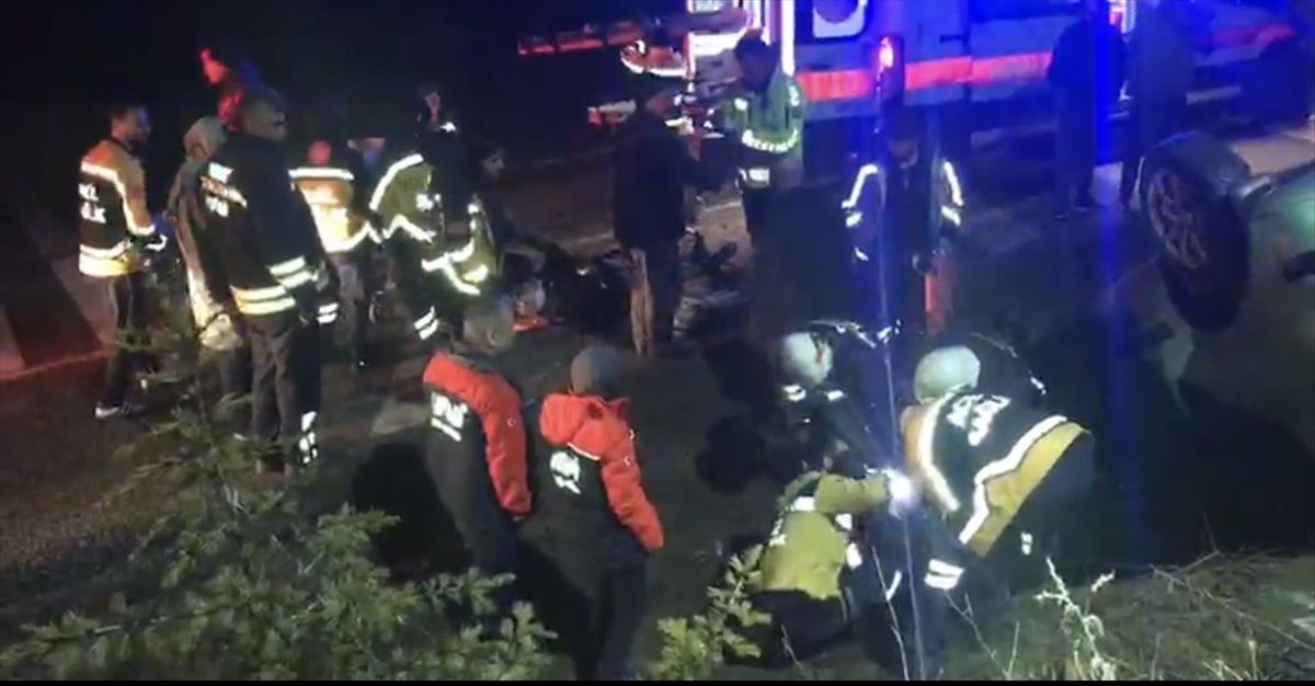 Yozgat'ta devrilen otomobildeki 2 kişi yaralandı