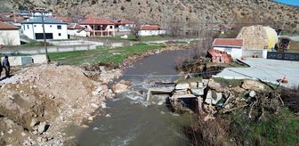 Yozgat'ta sağanak nedeniyle yıkılan köprü sonrası ulaşım başka bir köprüden sağlanıyor