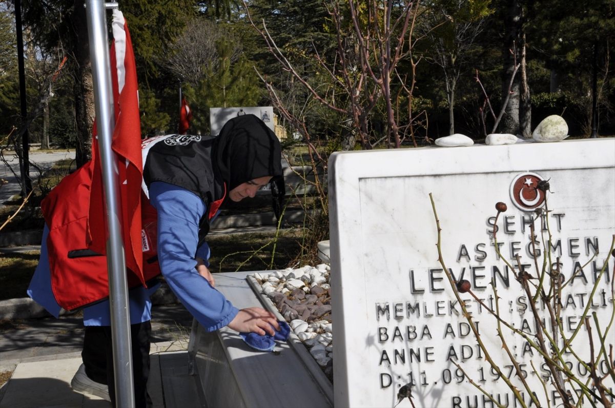 Yozgat'ta şehitlikte bakım, onarım ve temizlik çalışması yapıldı