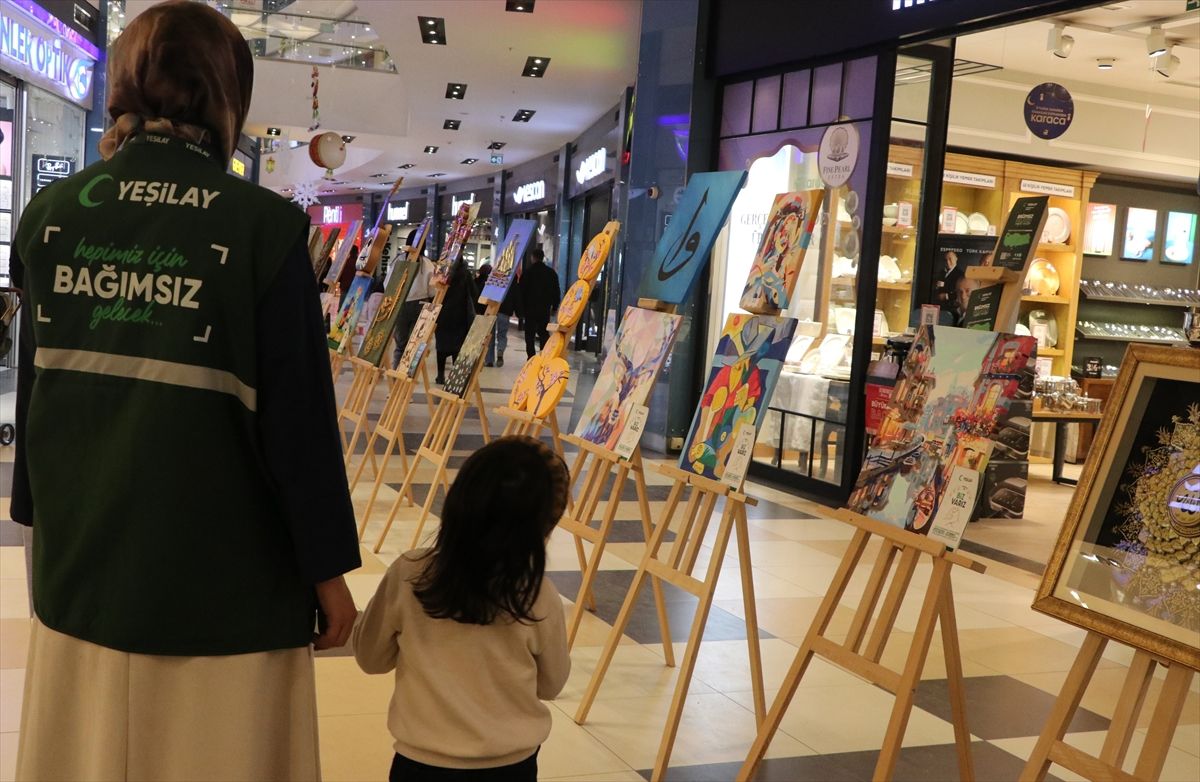 Yozgat'ta YEDAM danışanlarının el sanatı eserleri sergilendi
