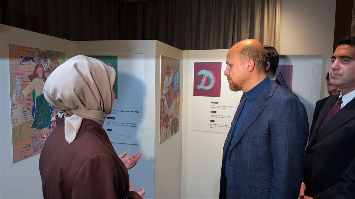 YTB, Amsterdam'da, Avrupa'daki sanatçıların ve yazarların başarılarının ele alındığı panel düzenledi
