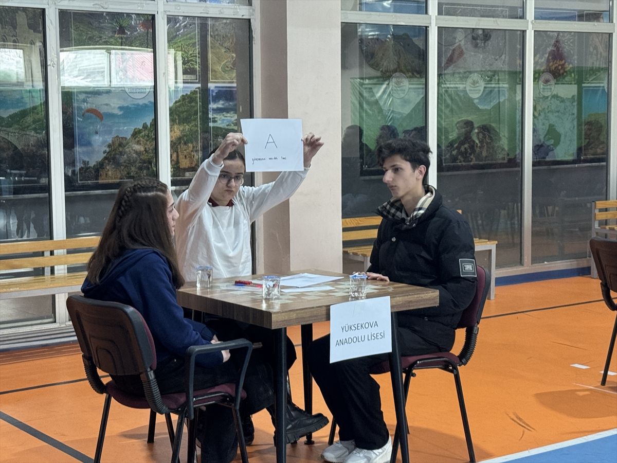 Yüksekova'da liseler arası bilgi yarışması yapıldı
