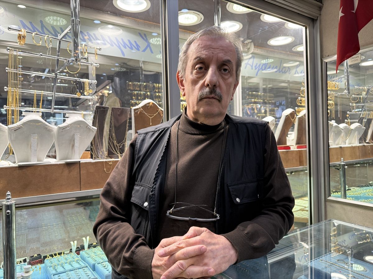 Zonguldak'ta kuyumcuya kendini jandarma olarak tanıtıp silah gösteren şüpheli aranıyor