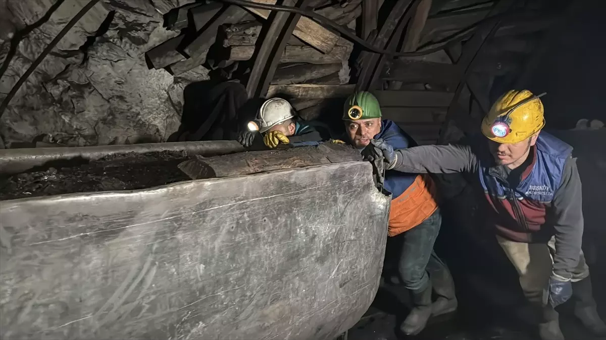 Zonguldak'ta maden işçileri ilk sahurlarını yerin altında yaptı