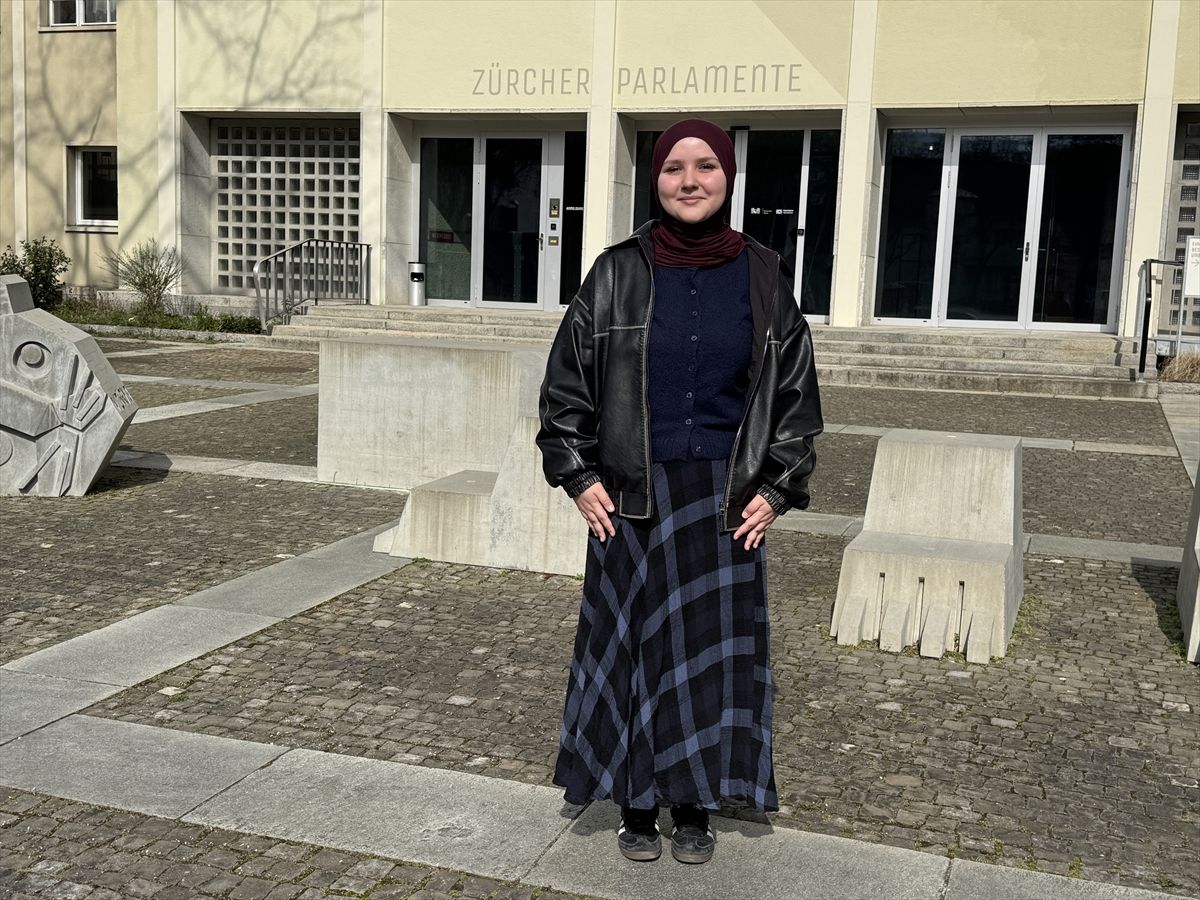 Zürih Belediye Meclisi'ne seçilen ilk başörtülü üye Çelik, AA'ya konuştu Açıklaması