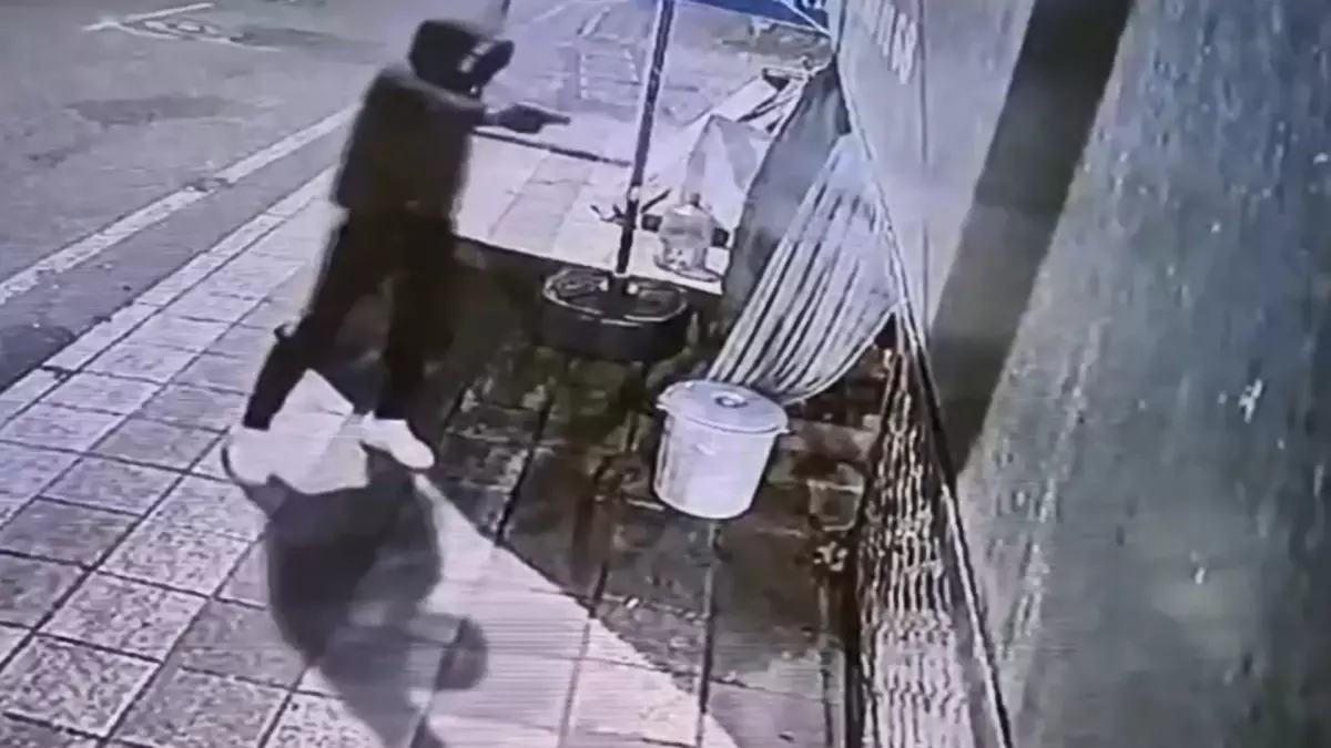 Büyükçekmece'de taksiyle gidip iş yeri kurşunlayan 5 şüpheli tutuklandı