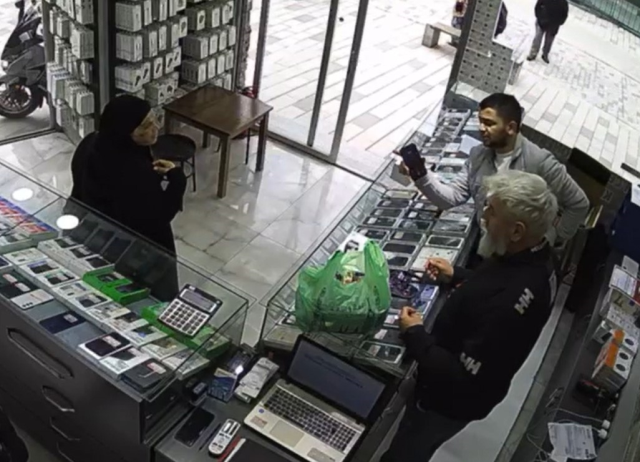 Все обсуждают женщину с татуировками на лице! Ответ пришел от молодого человека, ставшего центром обвинений