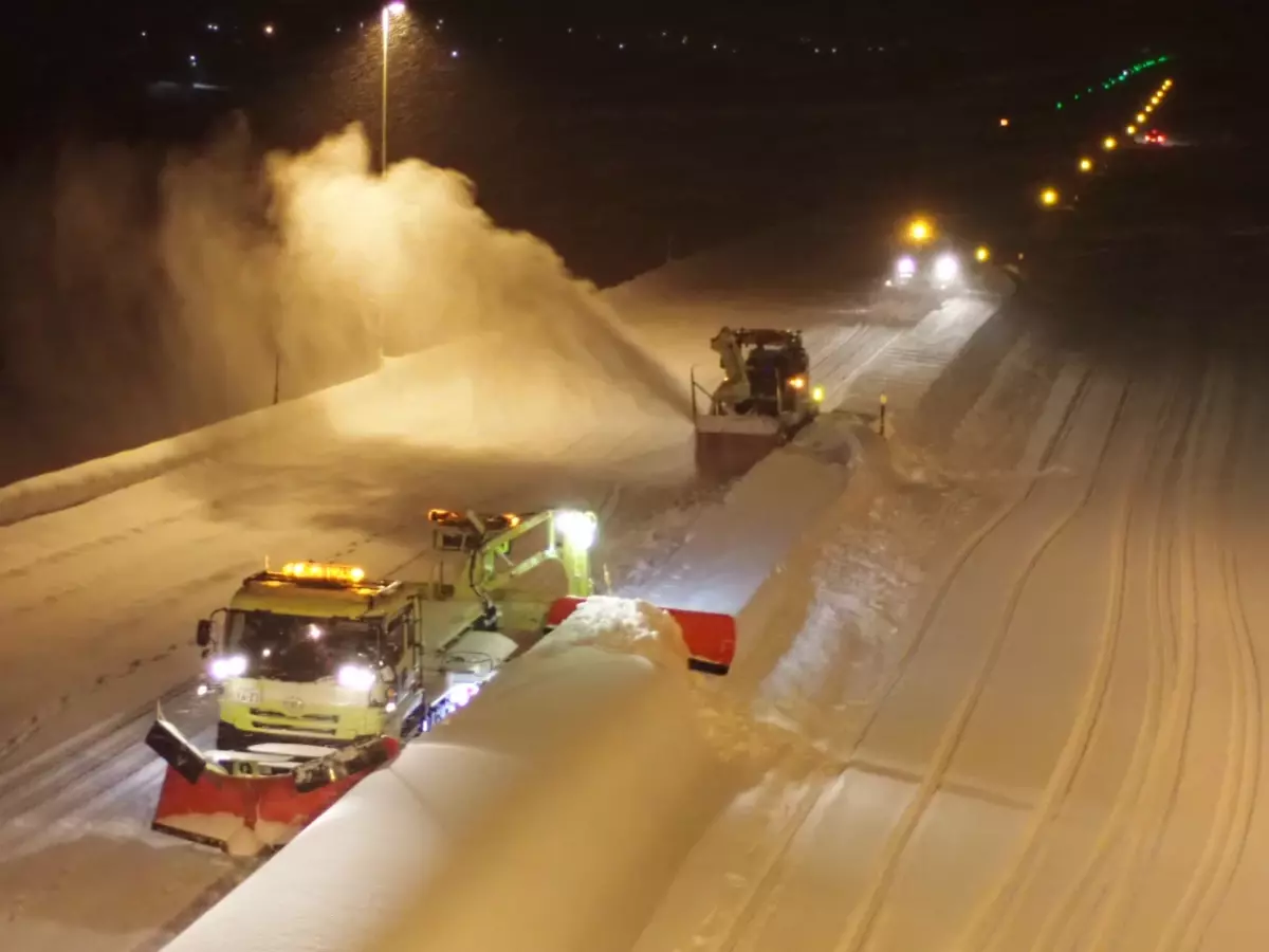 Japonya'da yoğun kar yağışı nedeniyle hayatını kaybedenlerin sayısı 46'ya yükseldi