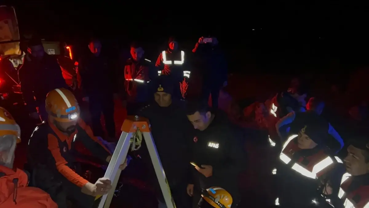 Sarnıçta mahsur kalan definecileri ekipler kurtardı