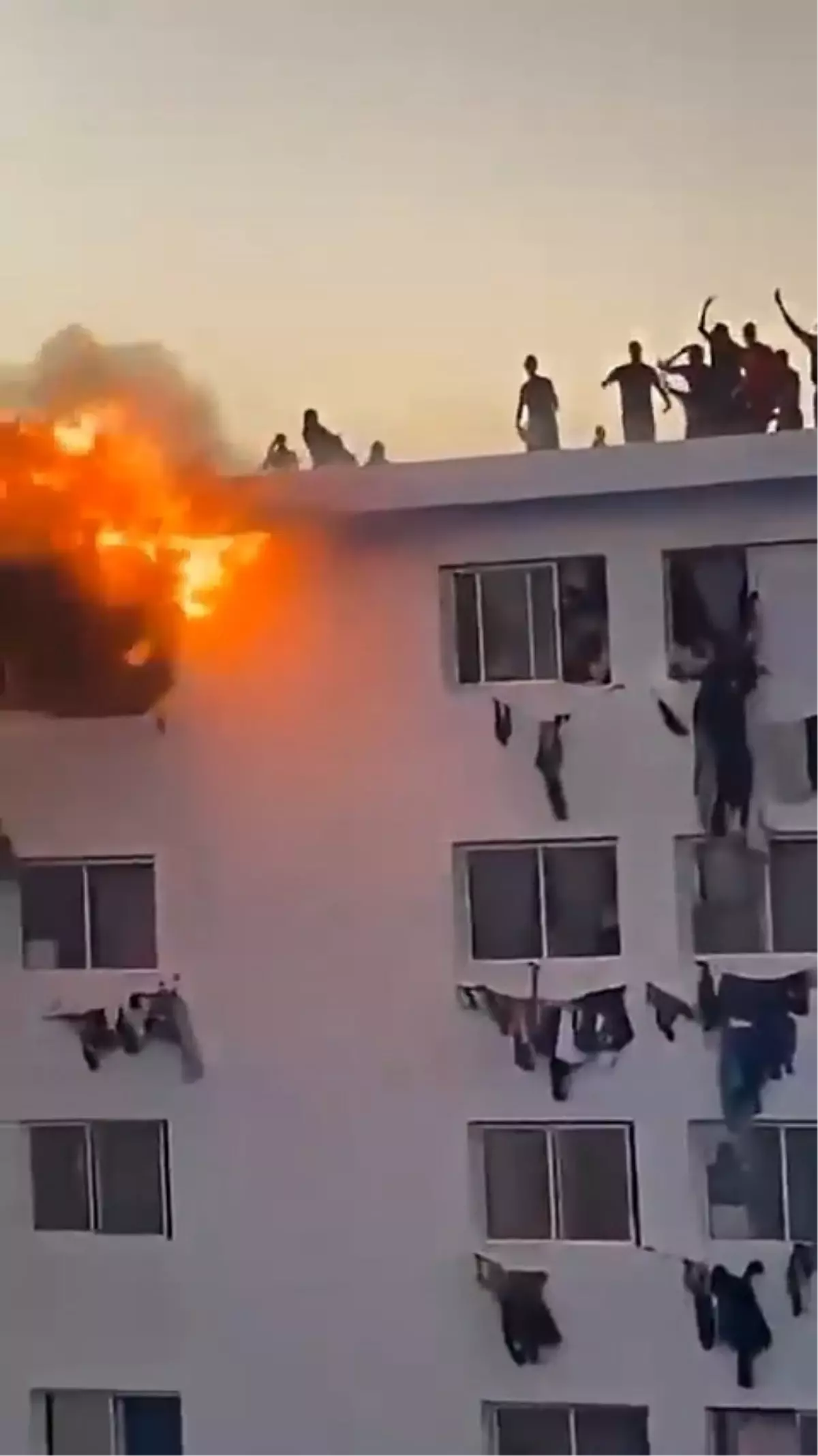 Senegal'deki Şeyh Anta Diop Üniversitesi'nde yangın