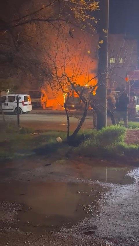 He set fire to the vehicles of his girlfriend and her mother; the incident was captured on camera